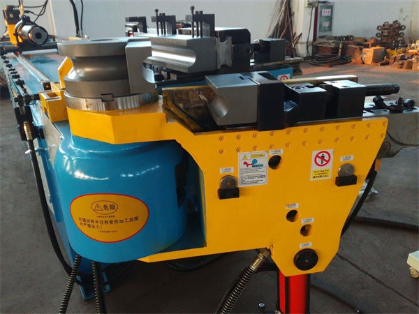 Mandrel pipe bender for furniture manufacturing